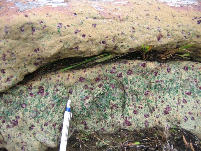 Two layers of garnet peridotite, Lien, Almklovdalen, Norway