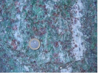 Eclogite à clinopyroxène, grenat et quartz de Verpeneset (Nordfjorden, Norvège). © D.C. SMITH